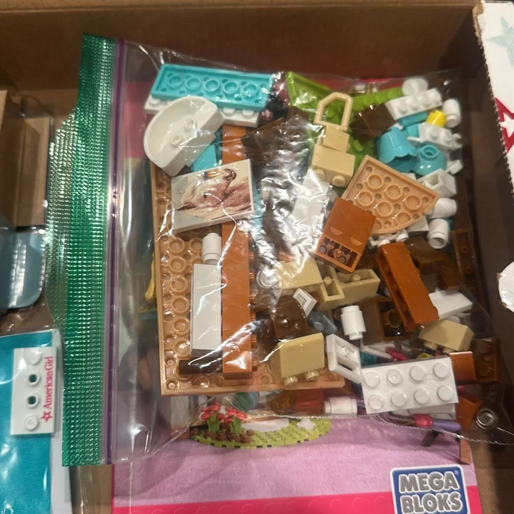 Mega Bloks American Girl Saige's Art Studio Story